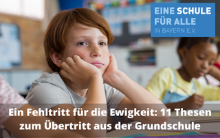 Junge in der Grundschule