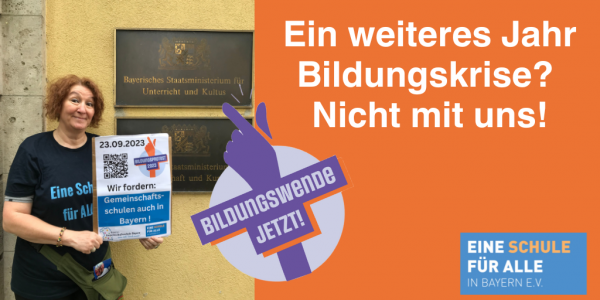 Überschrift auf dem Bild: Ein weiteres Jahr Bildungskrise? Nicht mit uns! Christine Lindner hält ein Schild mit der Forderung zur Einführung von Gemeinschaftsschulen auch in Bayern. Logo Bildungswende Jetzt! Logo Eine Schule für Alle in Bayern e.V.